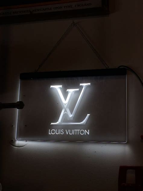 tavla louis vuitton|Louis Vuitton light up.